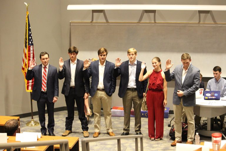 ASB Senate welcomes new members at semester’s first meeting