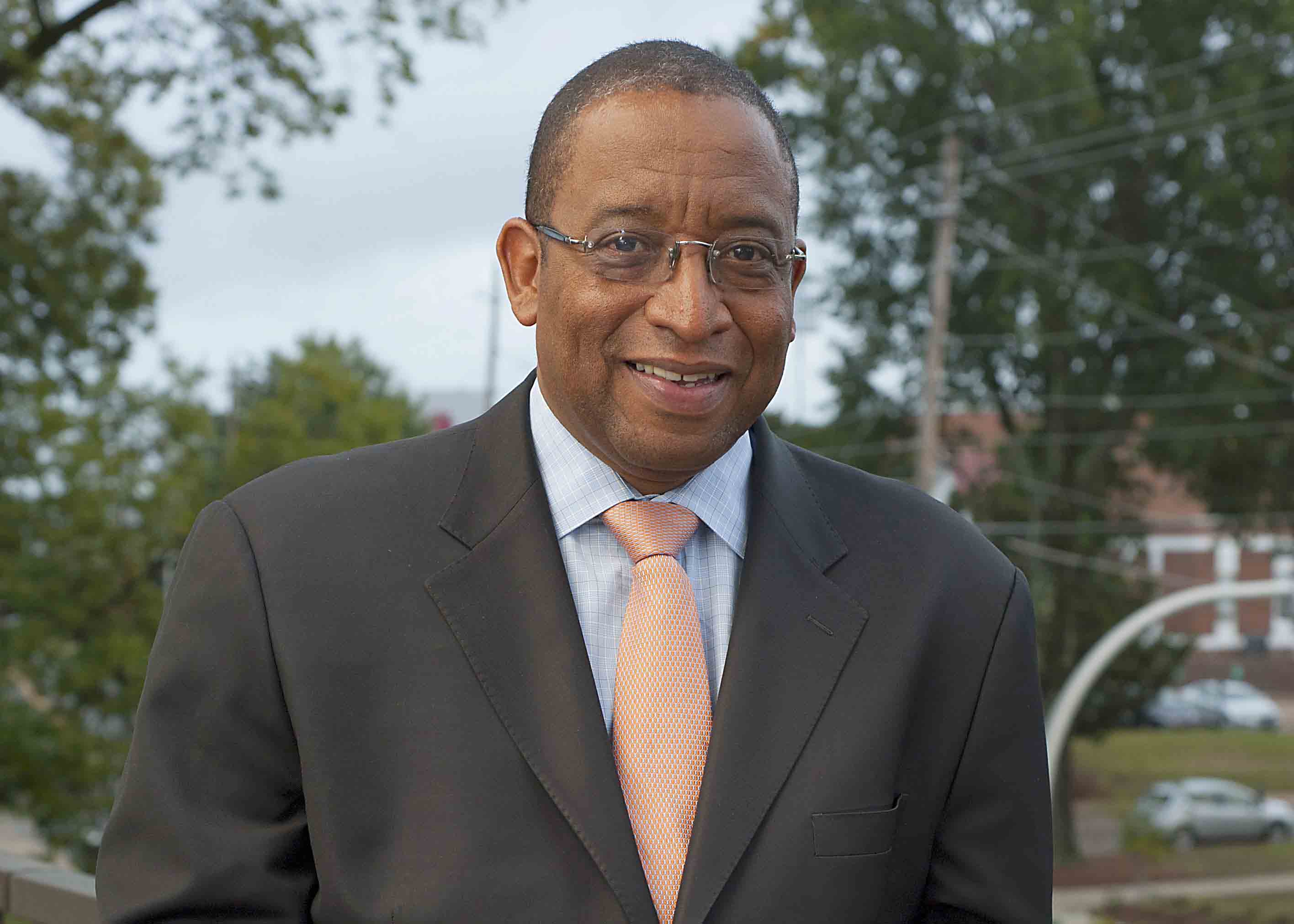 Pinkston to receive Silver Em journalism award
