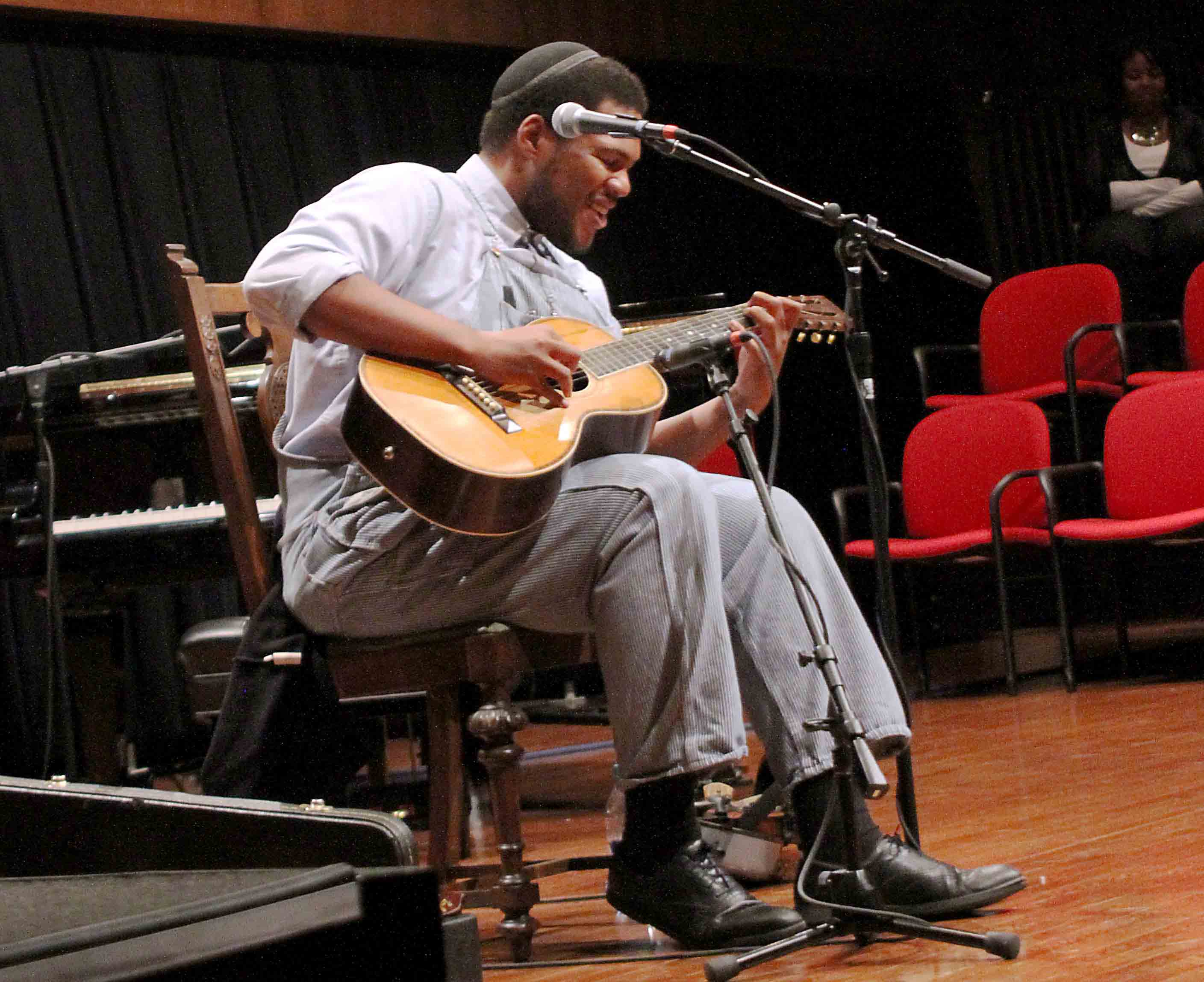 Blind Boy Paxton plays blues show at Ford Center