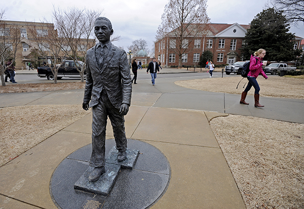 Student leaders release letter regarding Meredith statue incident