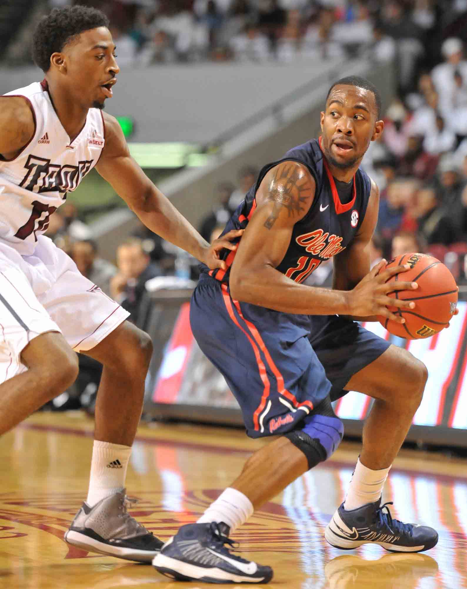 Men’s and women’s basketball to play exhibitions