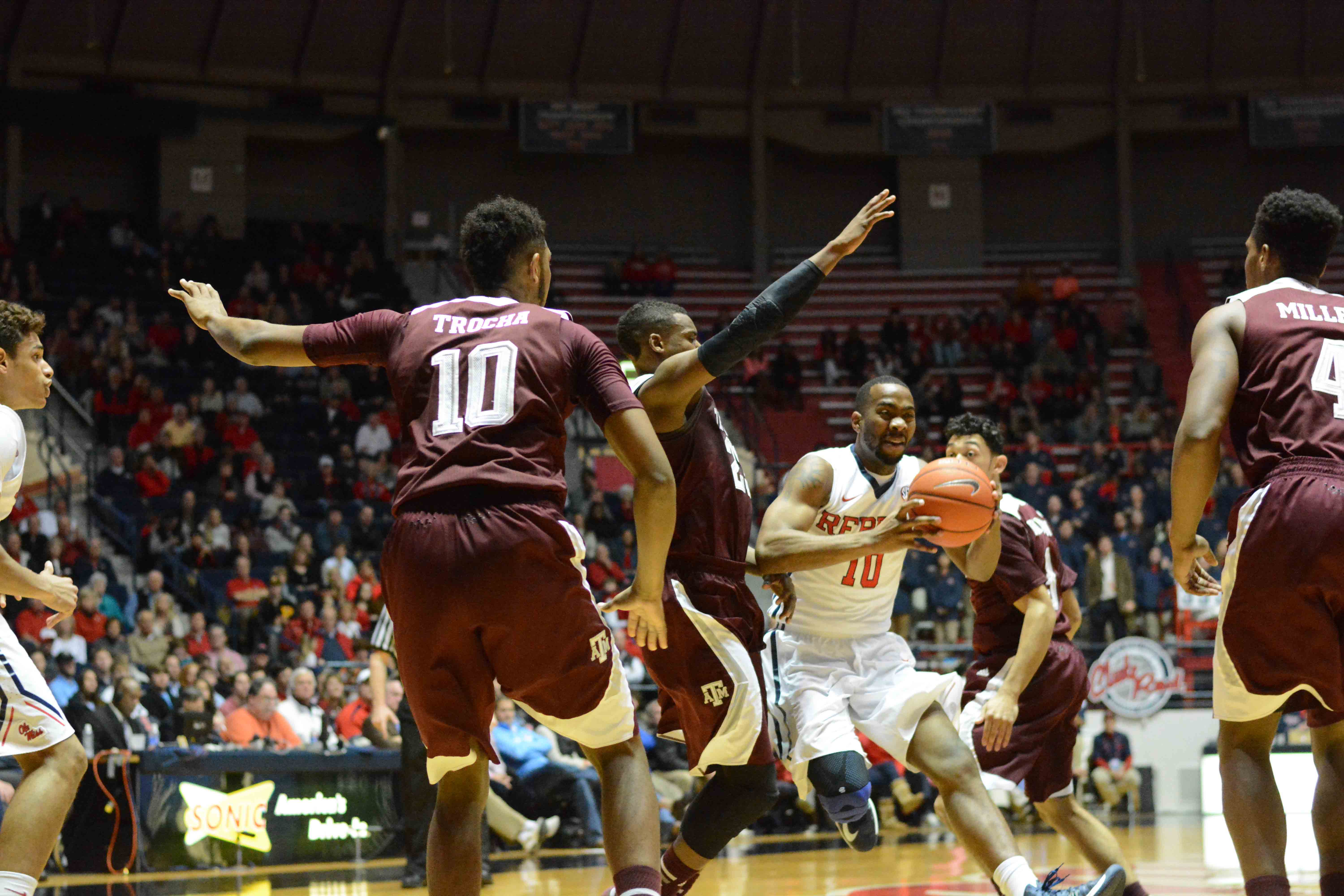 Men’s basketball hits the road to face vengeful Gators