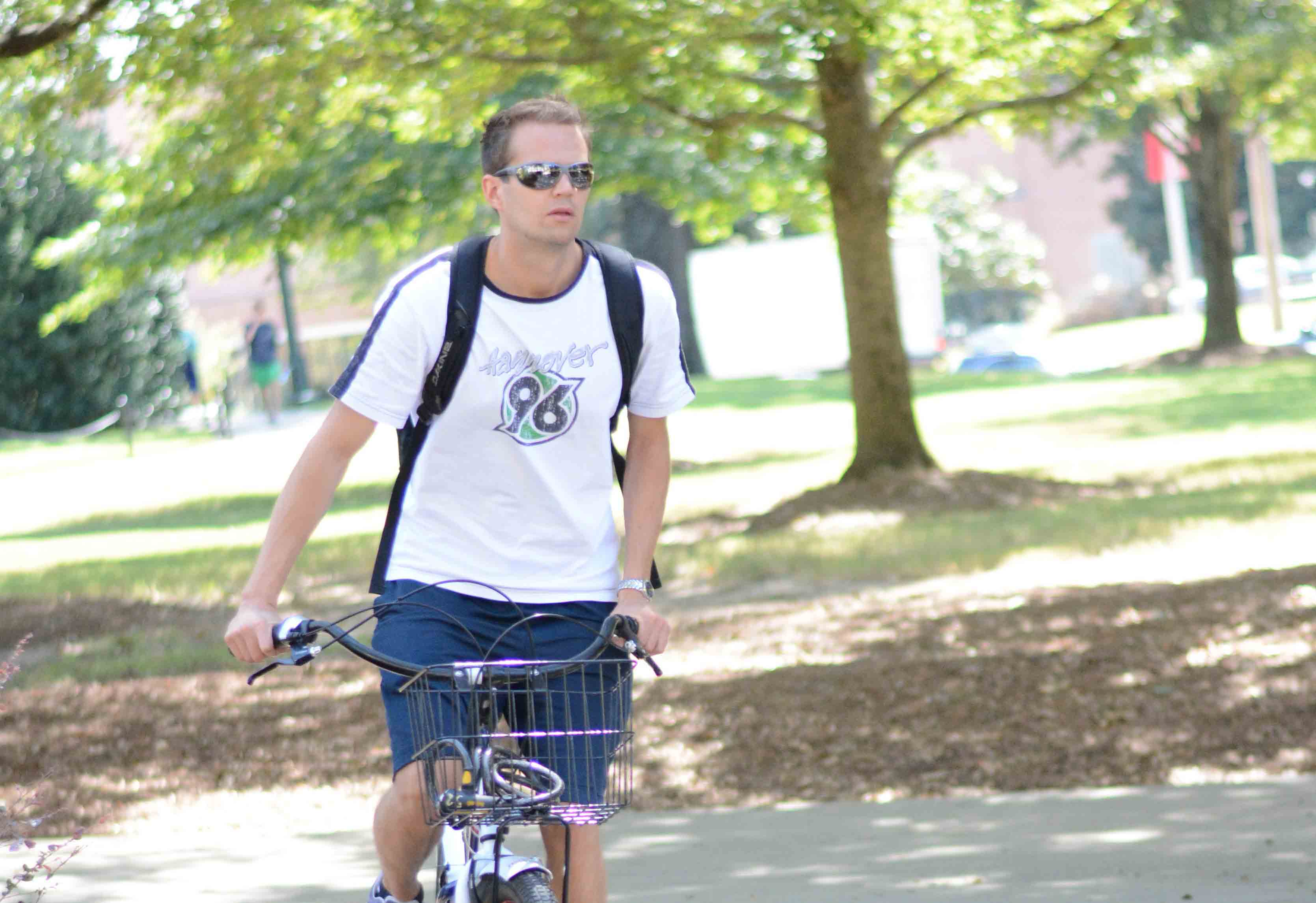 Students find alternative transportation more effecient Students find alternative transportation more effecient