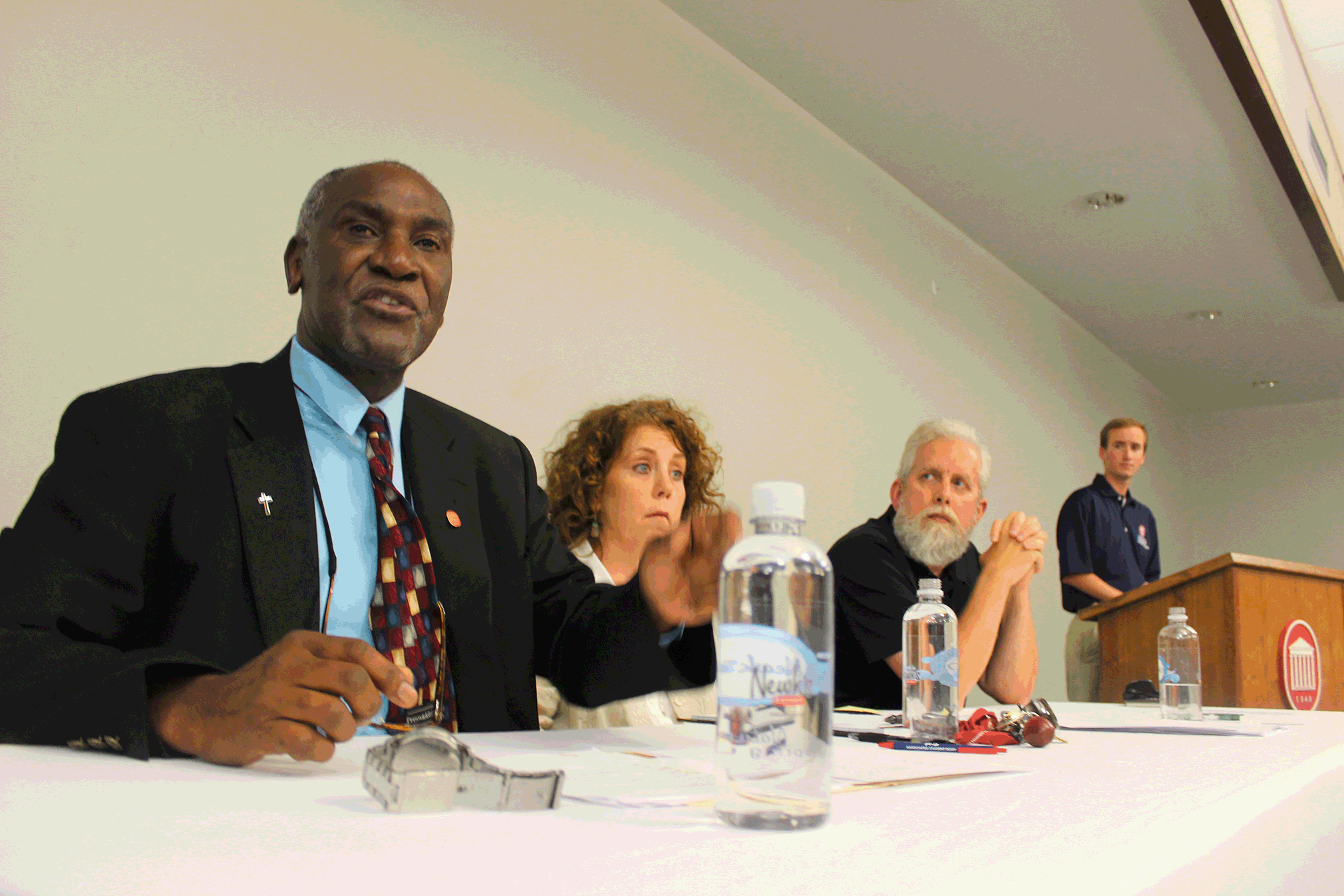 Contextualization committee begins to discuss community submissions