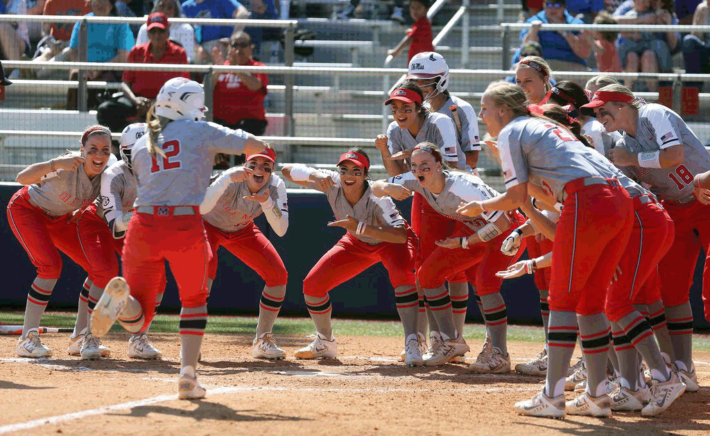 Top-ranked Florida Gators sweep Ole Miss softball