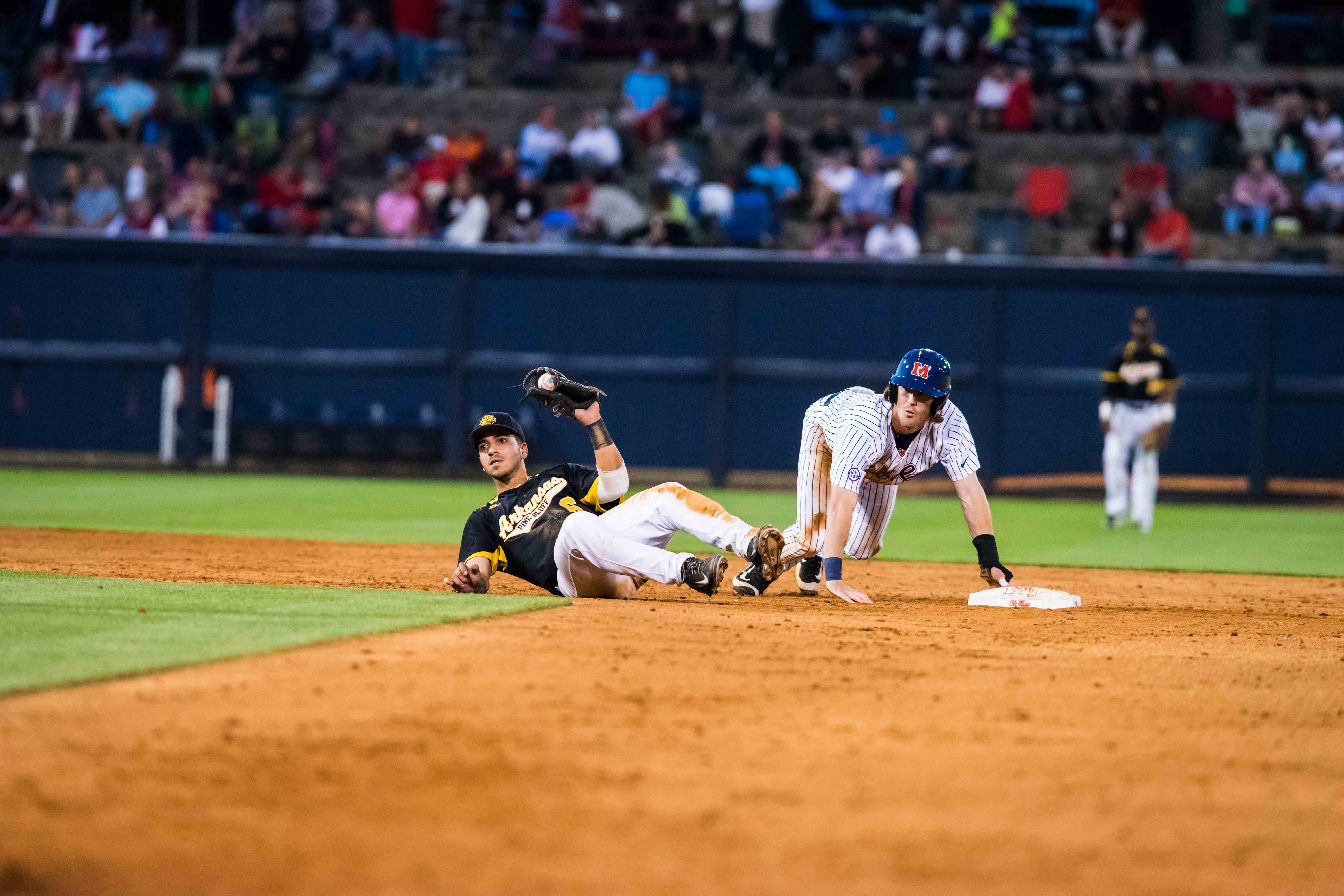 Rebel baseball ready for challenging 2017 schedule Rebel baseball ready for challenging 2017 schedule
