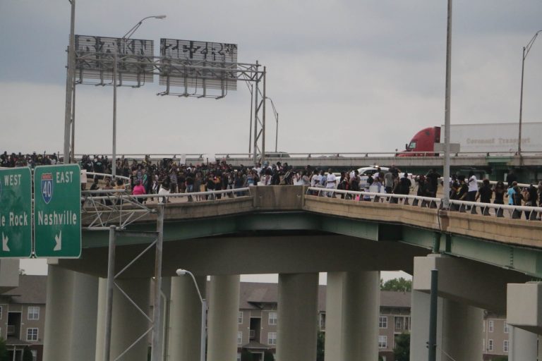 Memphis protesters block traffic on I-40 bridge