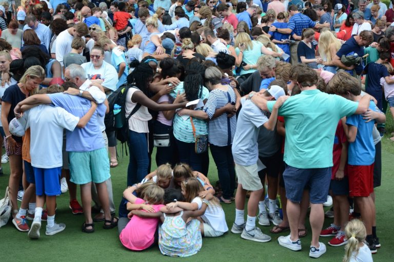 Oxford vigils honor plane crash victims