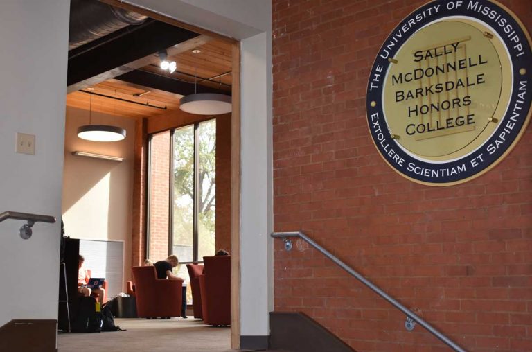 Honors College celebrates 20th anniversary with convocation speaker