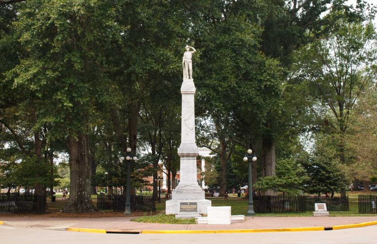 Faculty senate to vote on Confederate statue relocation Thursday night