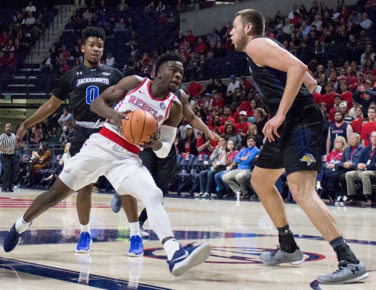 Ole Miss basketball blown out, drops below .500