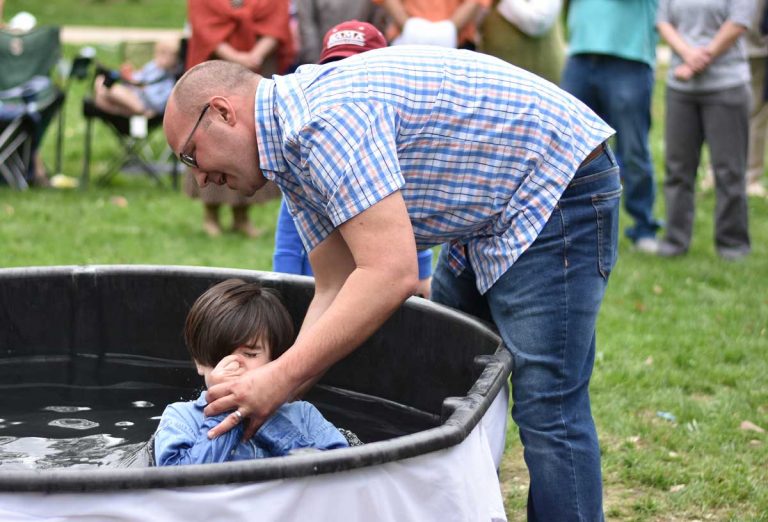 Photo Gallery: Easter Sunday in the Grove