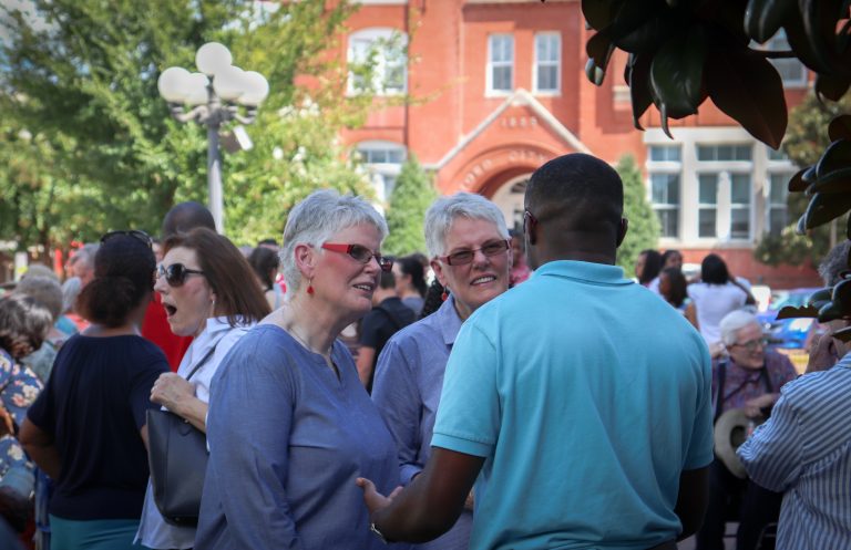 Musical Oxonian twins film video to showcase city’s diversity