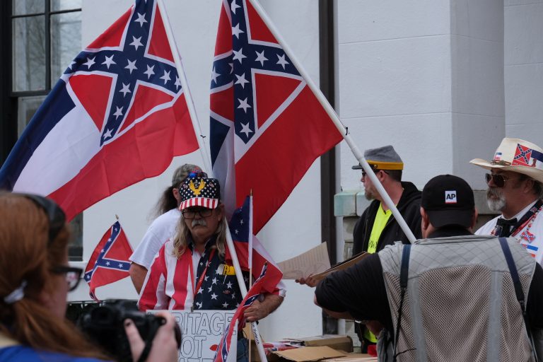 LIVE UPDATES: Confederate groups march from Oxford Square to Ole Miss campus