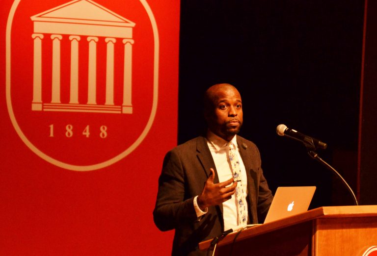 Brian Foster urges students to “think deeply” about memories at Honors Convocation